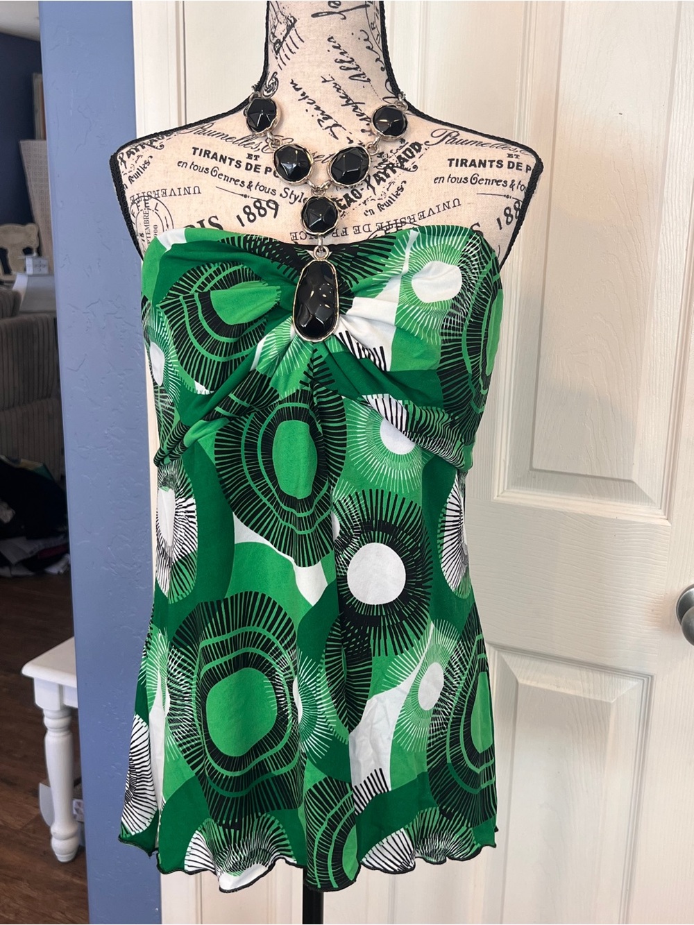 TORRID 1X Retro Graphic Sunburst Circle Strapless Top kelly green botanical date